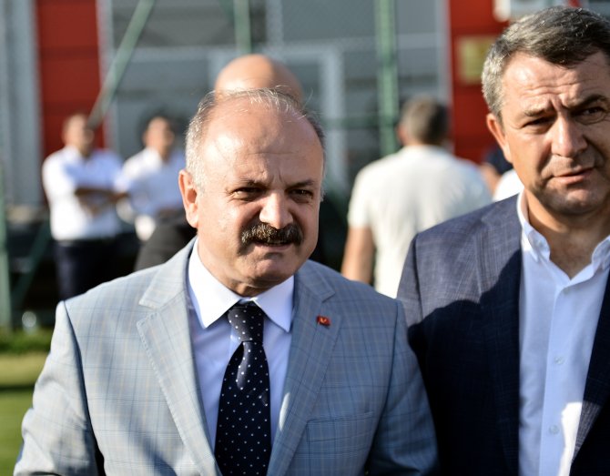 Vali Çakacak'dan Eskişehirspor'a ziyaret