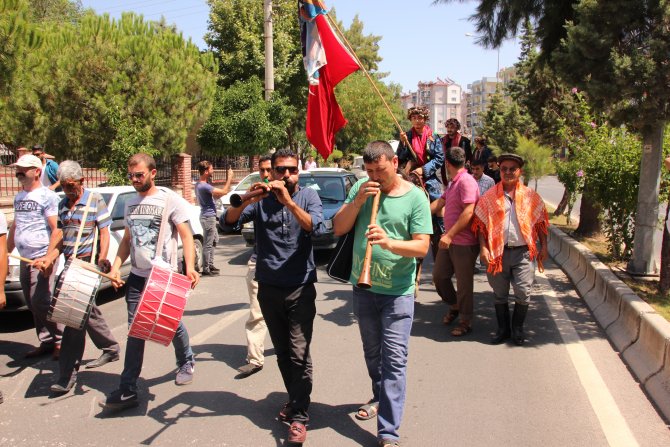 Damat, gelin almaya atla gitti