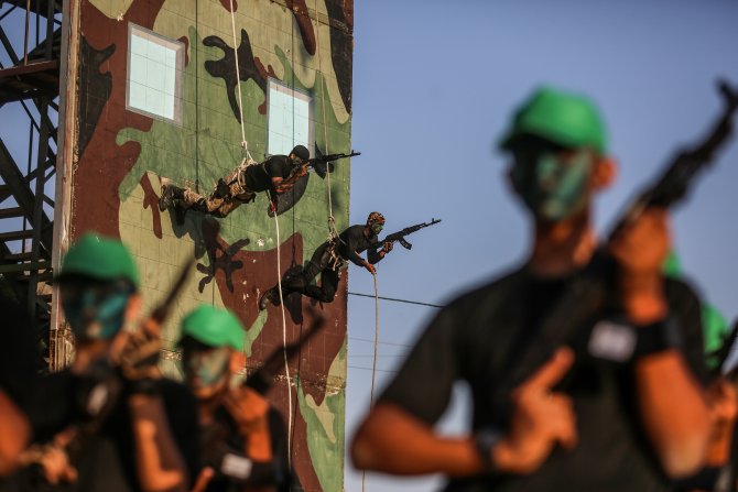 Gazze'de Hamas'ın gençlik kampı