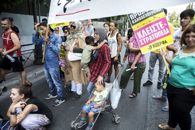 Afgan sığınmacılardan Atina'da protesto