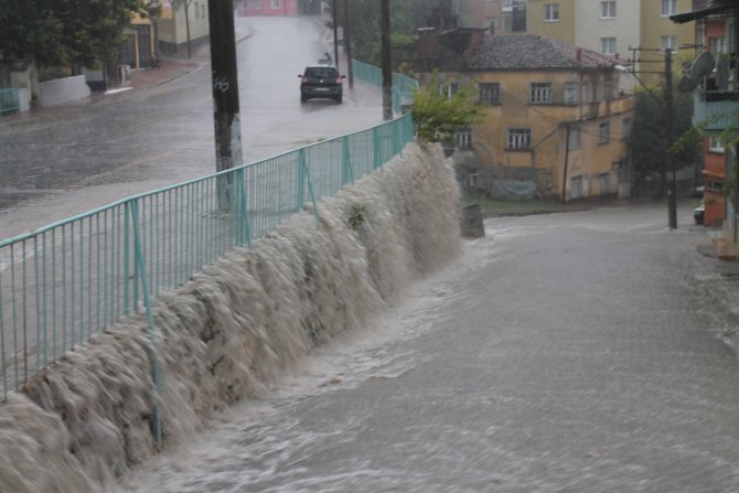 Manisa'da işçilerin bulunduğu alana yıldırım düştü: 6 yaralı
