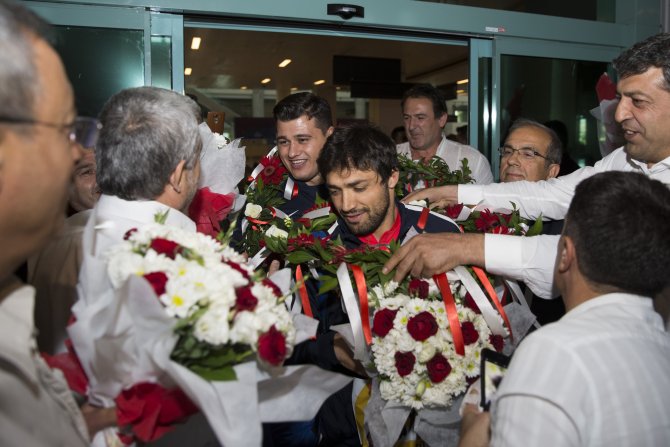 Milli güreşçiler başkentte