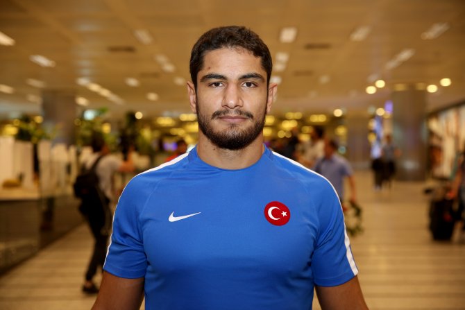 Serbest Güreş Milli Takımı yurda döndü