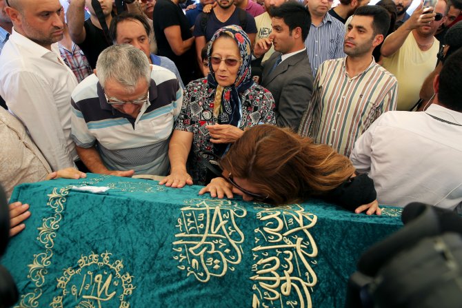 Sunucu Şaşmaz, son yolculuğuna uğurlandı