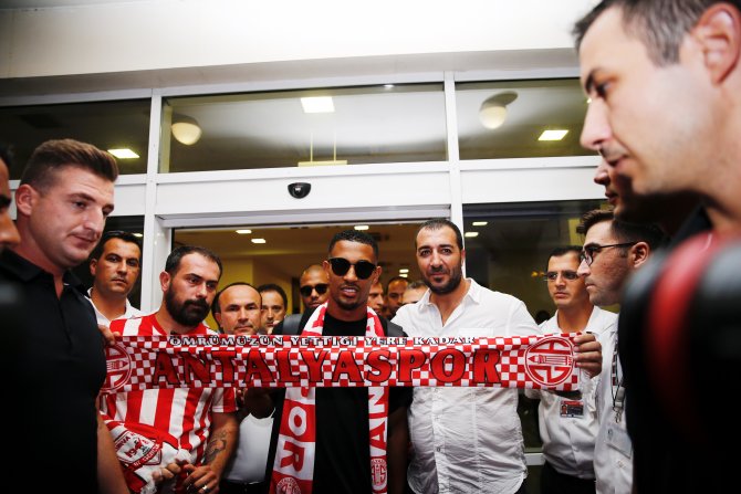 Fransız futbolcu Vainqueur, Antalya'da