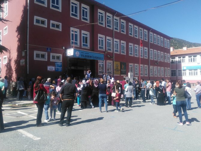 Akşehir'de 1. sınıf öğrencilerin sınıfları kurayla belirlendi