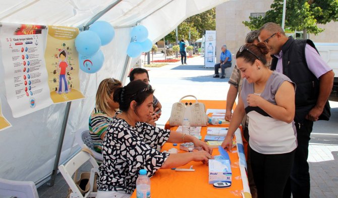 Kırşehir'de "sağlıklı yaşam" çadırı kuruldu