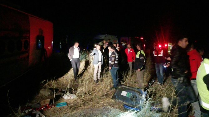 GÜNCELLEME - Yozgat'ta yolcu otobüsü devrildi: 3 ölü, 43 yaralı
