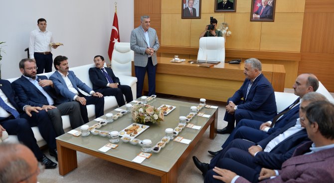 Bakan Arslan, TÜVASAŞ'ta incelemelerde bulundu