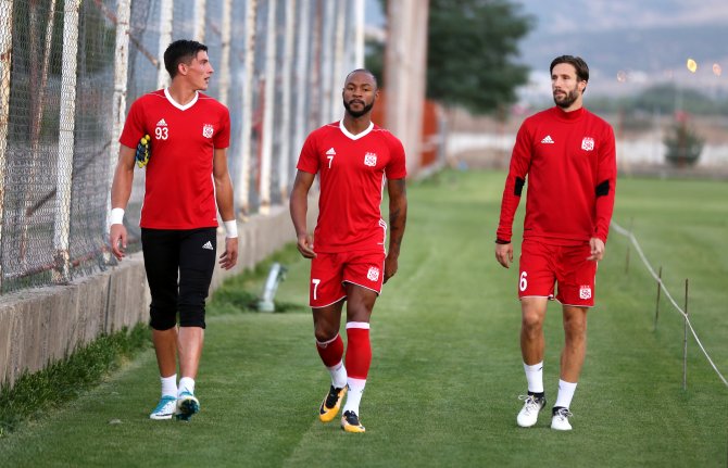 Demir Grup Sivasspor 3 haftaya odaklandı
