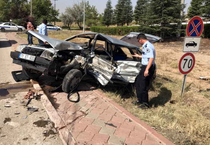 Kırıkkale'de iki otomobil çarpıştı: 5 yaralı