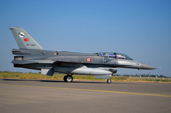 "TurAz Kartalı-2017" tatbikatına katılacak Türk F-16'ları Azerbaycan'da