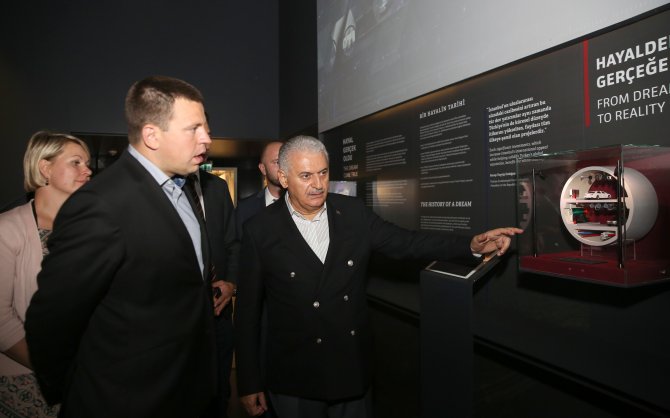 Başbakan Yıldırım, mevkidaşlarına "Avrasya Tüneli"ni gezdirdi