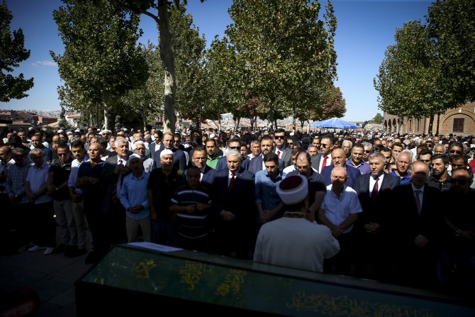 Başbakan Yıldırım, cuma namazını Hacı Bayram Camisi'nde kıldı