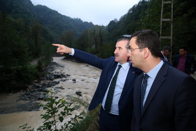 Bakan Bak, heyelan bölgesinde incelemede bulundu