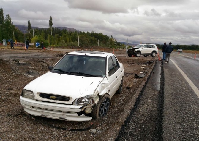 Sivas'ta iki otomobil çarpıştı: 7 yaralı