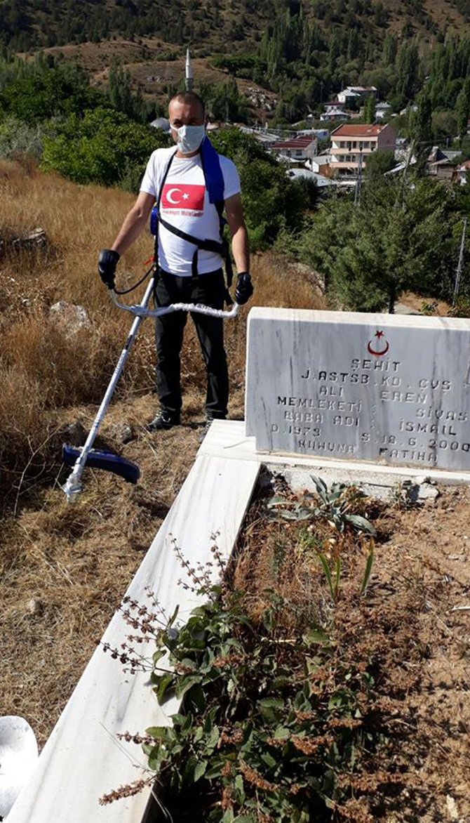 Suşehri'nde şehit mezarlarında çevre düzenlemesi