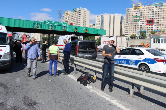 GÜNCELLEME - İstanbul'da özel halk otobüsü devrildi