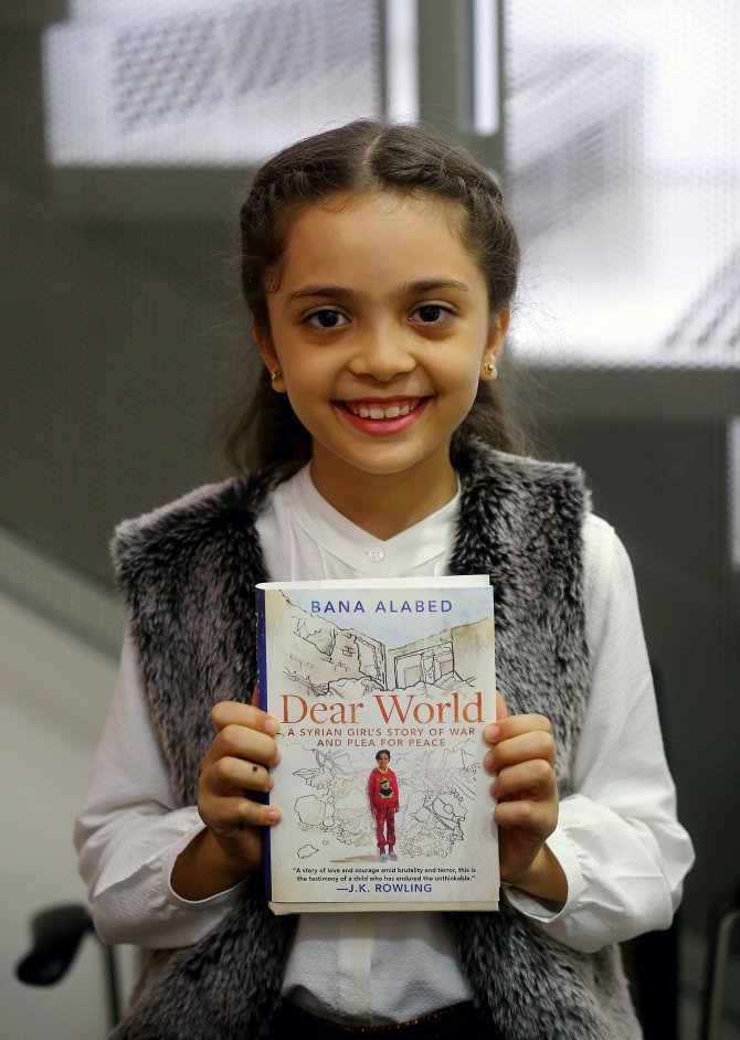 New York'ta kitaplarını imzalayan Bana'ya yoğun ilgi