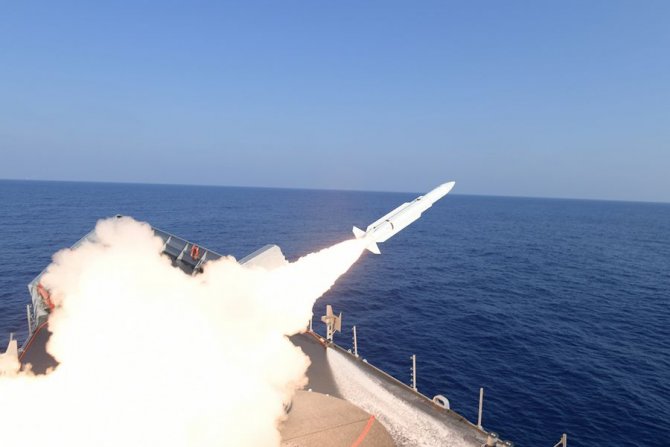 Tatbikatta hedefler güdümlü füzelerle vuruldu