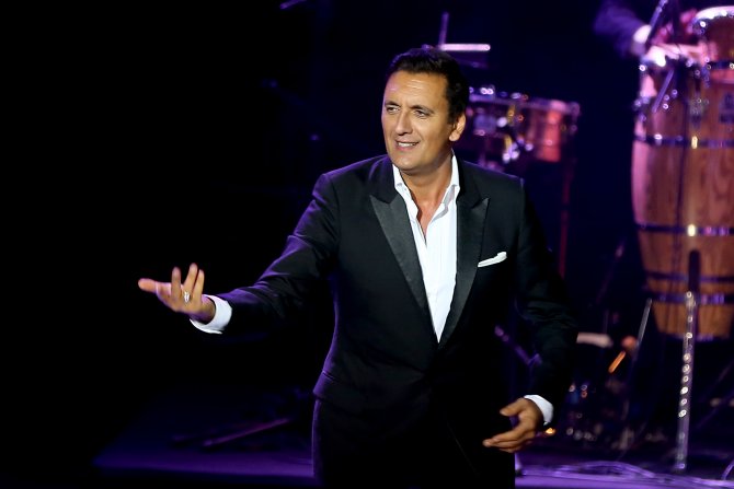 Fransız şarkıcı Dany Brillant konser verdi