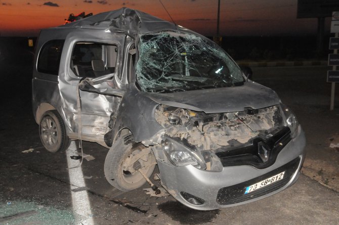 Şırnak'ta tırla kamyonet çarpıştı: 5 yaralı