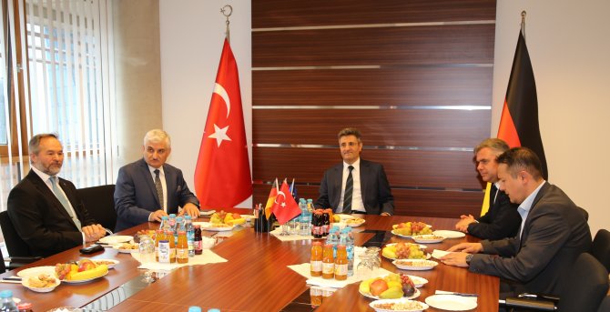 Berlin Büyükelçisi Aydın Türk STK'leri ziyaret etti