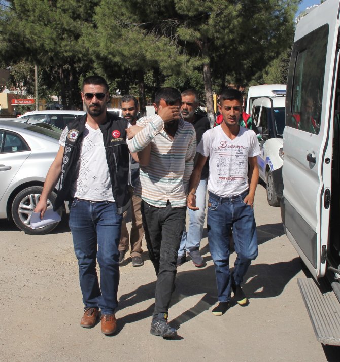 GÜNCELLEME - Uyuşturucuyu oyuncak ayıya ve tuvalet borusuna saklamışlar