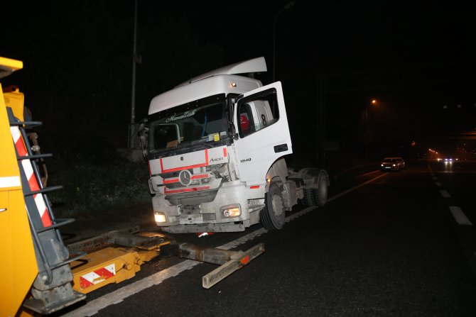 Jant üstünde kıvılcım çıkartarak 16 kilometre kaçtı