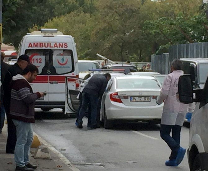 GÜNCELLEME 2 - Kadıköy'de bir kadın aracında öldürüldü