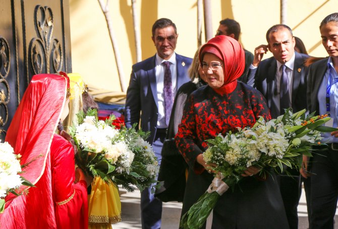 Emine Erdoğan, TDV Bakü Türk Lisesinin yeni binasının açılışını yaptı