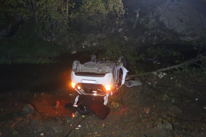 Kocaeli'de otomobil ile tır çarpıştı: 3 yaralı