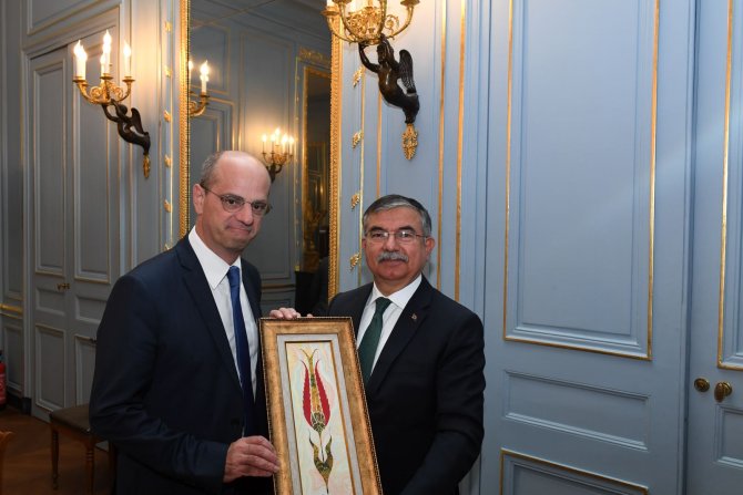 Milli Eğitim Bakanı Yılmaz Fransa'da