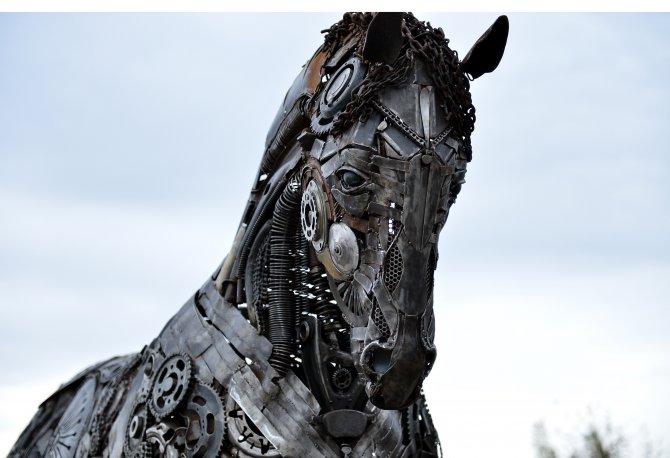 Metal hurdalara sanatsal dokunuş