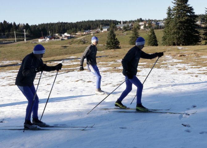 Kar üstünde geleceğe koşuyorlar