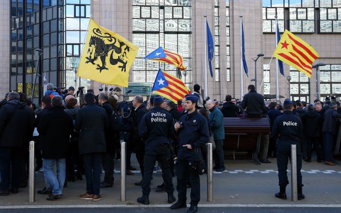 Katalan belediye başkanları Brüksel'de
