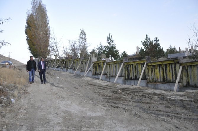 Gürün Belediyesinden mezarlıklara düzenleme