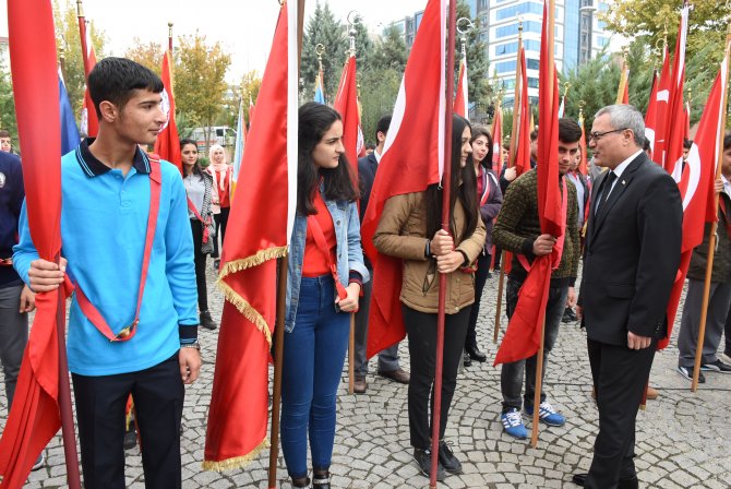 Büyük Önder Atatürk'ü anıyoruz