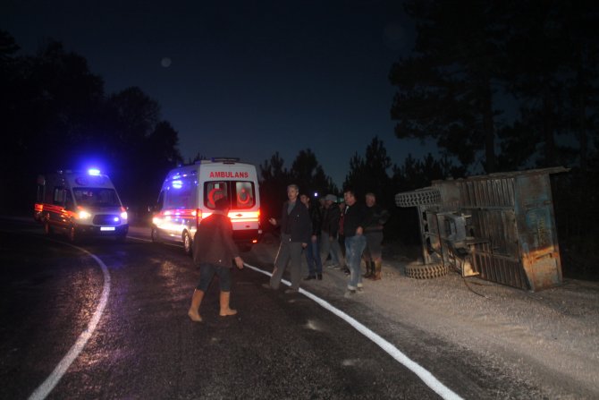 Manisa'da traktör devrildi: 1 ölü, 1 yaralı