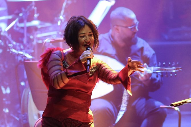 Nazan Öncel Zorlu PSM'de konser verdi