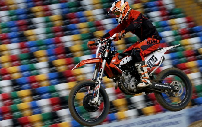 Salonda motokros ve enduro heyecanı