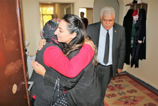 Aksaray Valisi Pekmez'in eşinden vatandaşlara ziyaret