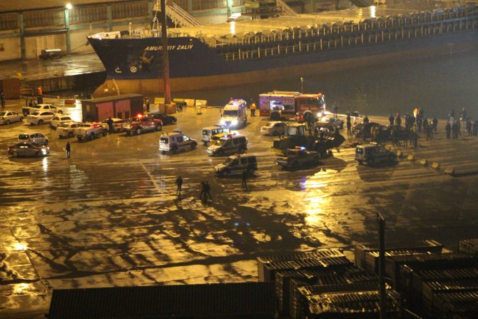 GÜNCELLEME - Balıkesir'de otomobil denize düştü