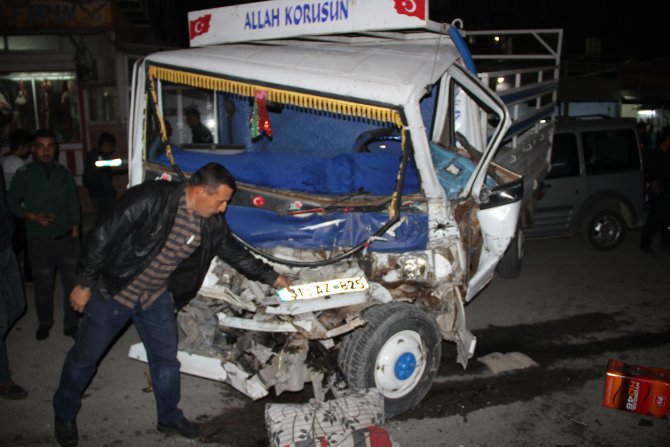 Freni boşalan vinç, 5 otomobile çarparak durabildi