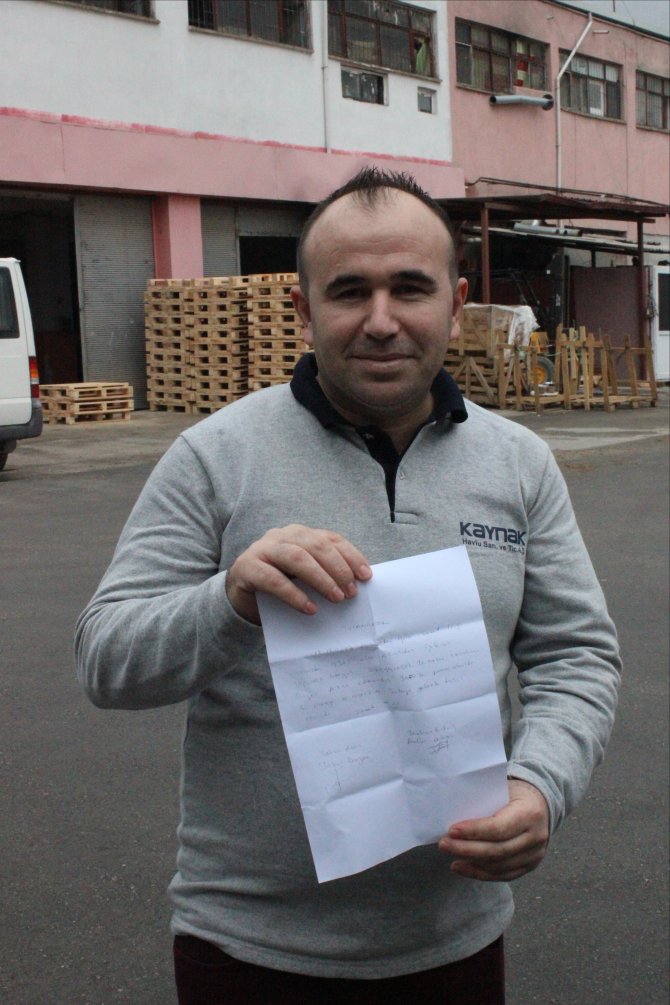 ATM'de bulduğu 3 bin lirayı bankaya teslim etti