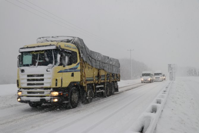 Bolu Dağı'nda yoğun kar yağışı