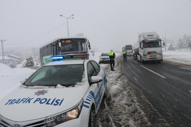 Bolu Dağı'ndan tır geçişine izin verilmiyor