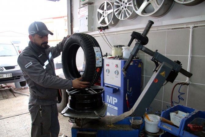 Lastikçilerde kış lastiği mesaisi