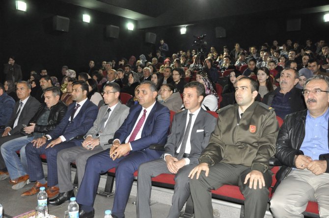 Türk Halk Müziği Korosu Gürün'de konser verdi