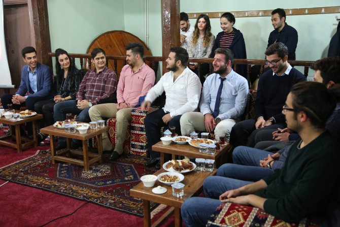 Rektör Yıldız, öğrencilerle bir araya geldi